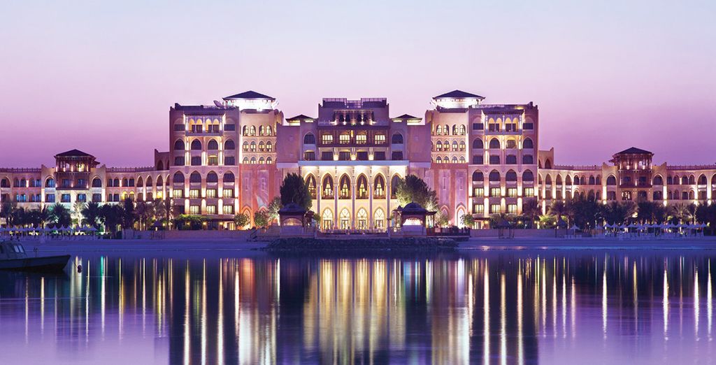 Shangri-La Hotel, Qaryat Al Beri 5*