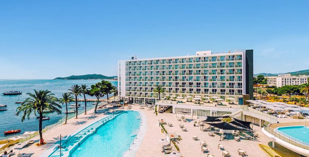 Vista del puerto de Ibiza y Dalt Vila