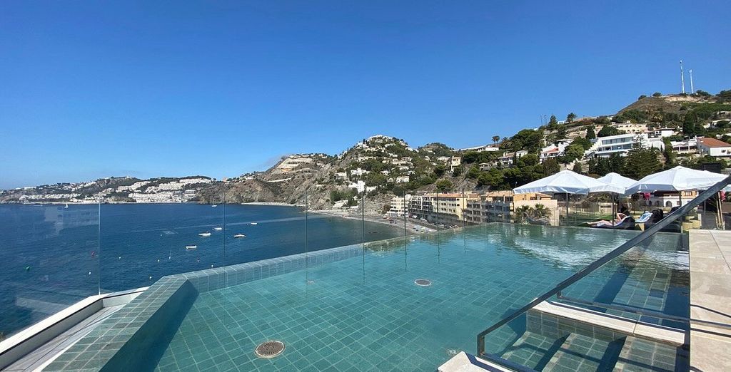 Zona de piscina en hotel adults only