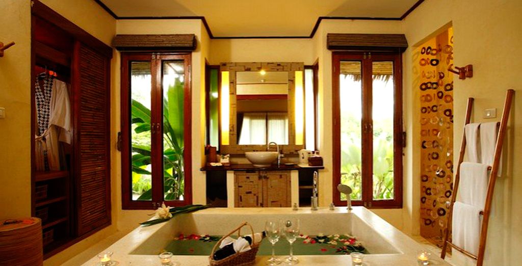 Glow Trinity Silom, River Kwai Jungle Raft y Mida Dhavaravati Grande