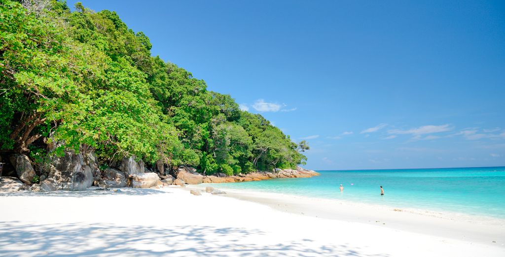 Glow Trinity Silom, River Kwai Jungle Raft y Mida Dhavaravati Grande