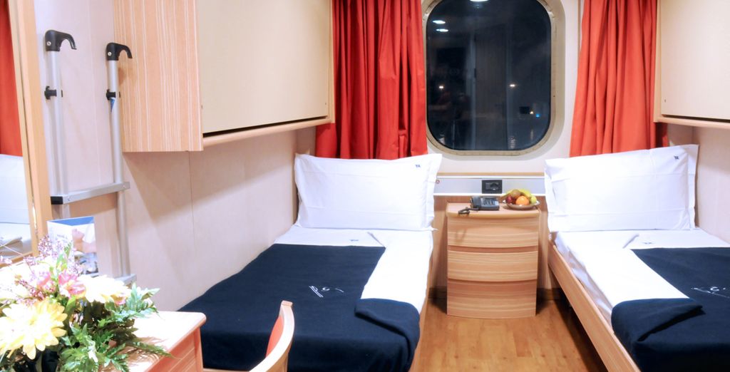 Baja Romántica 4* en barco con su coche