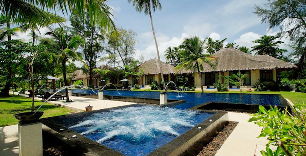 Glow Trinity Silom, River Kwai Jungle Raft y Mida Dhavaravati Grande