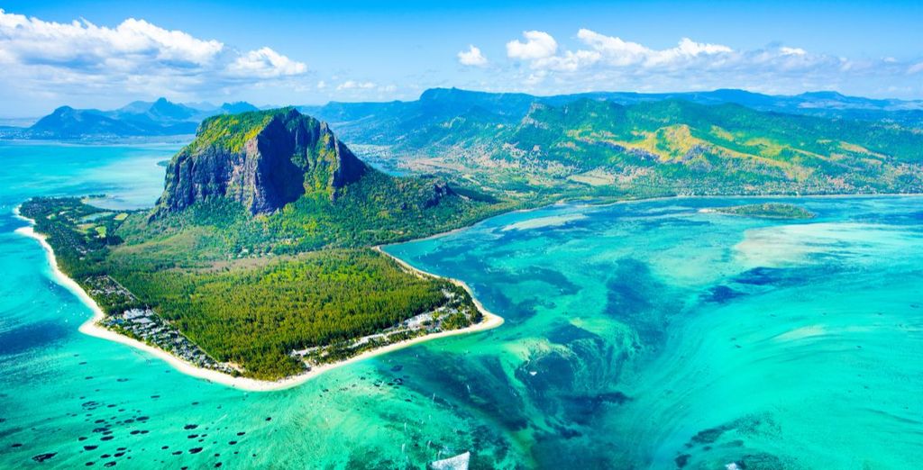 Le Morne Brabant et son lagon turquoise, au sud-ouest de l'île Maurice