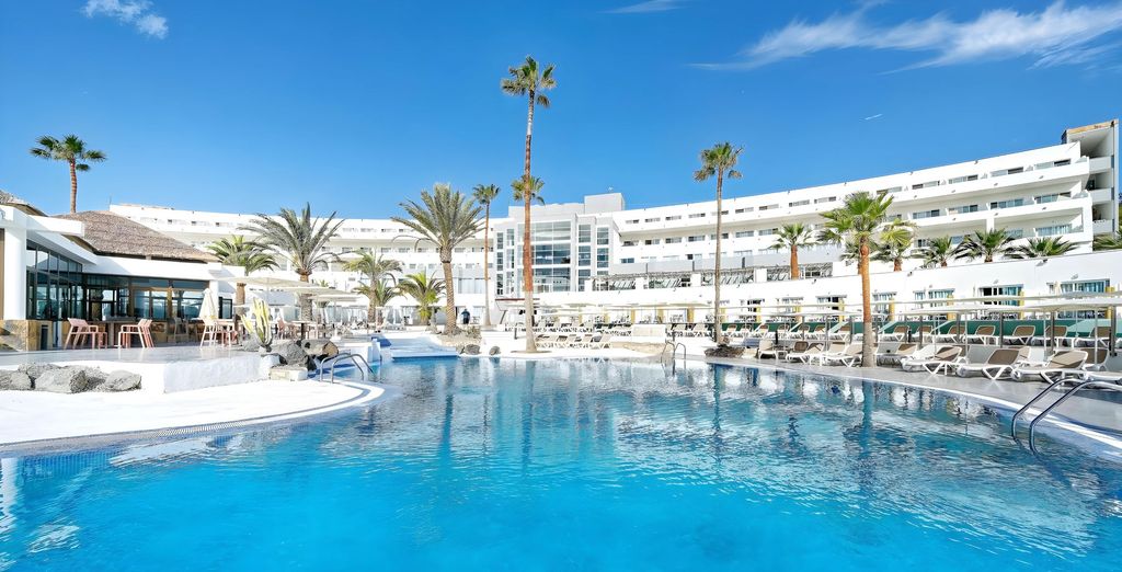 Bluesea Golden Beach 4 étoiles à Fuerteventura, piscine et façades blanches