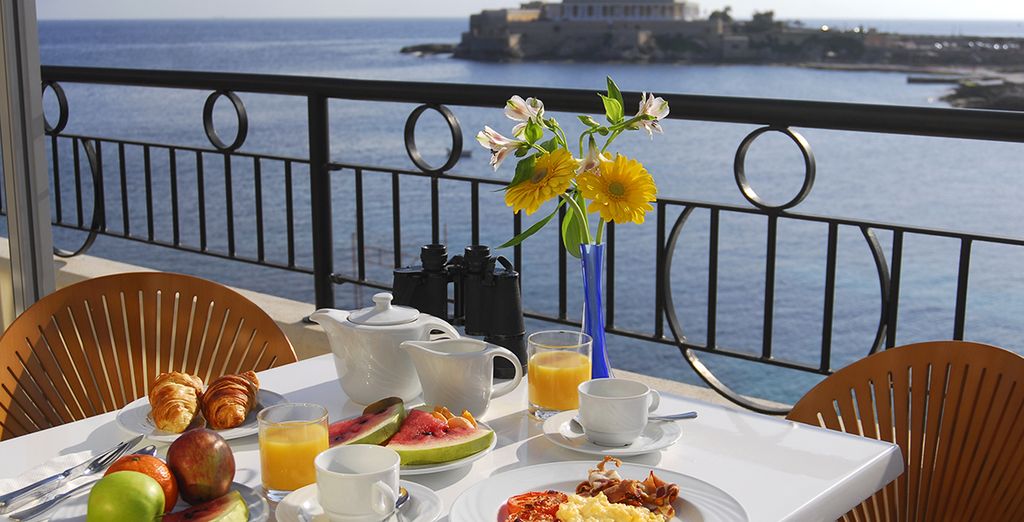 Hôtel Corinthia Marina Beach Resort 4*
