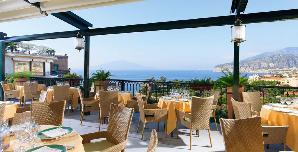 Grand Hotel Capodimonte 4*