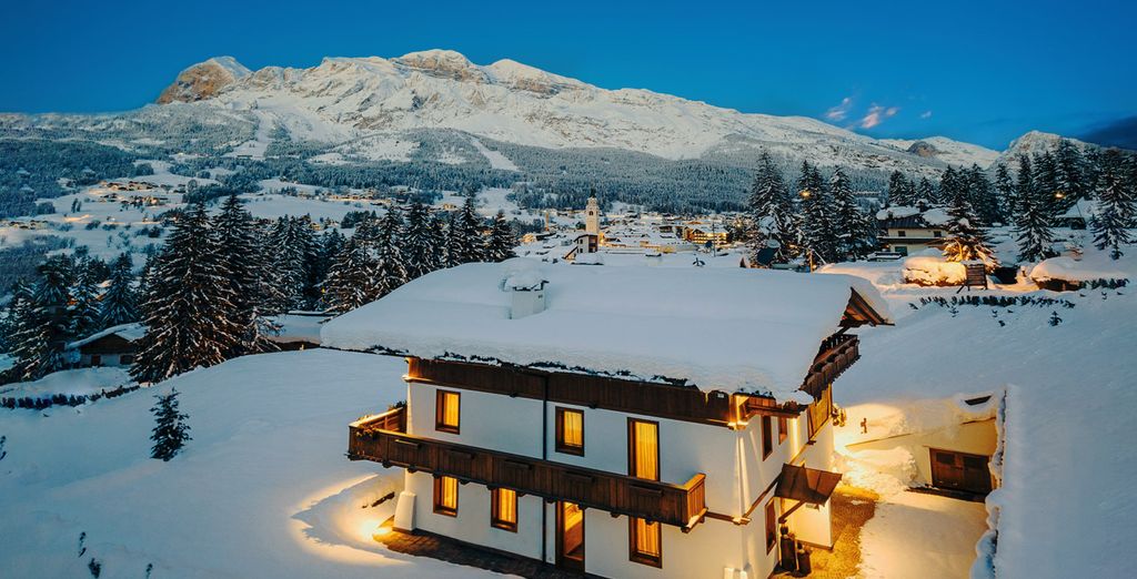 Paesaggio dolomitico innevato