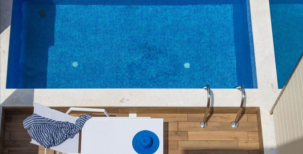 Mythic Summer Hotel 4*