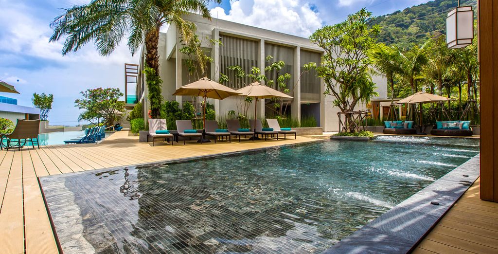Mai House Patong Hill 5* + Holiday Inn Resort Phi Phi 4* + Pakasai Resort 4*