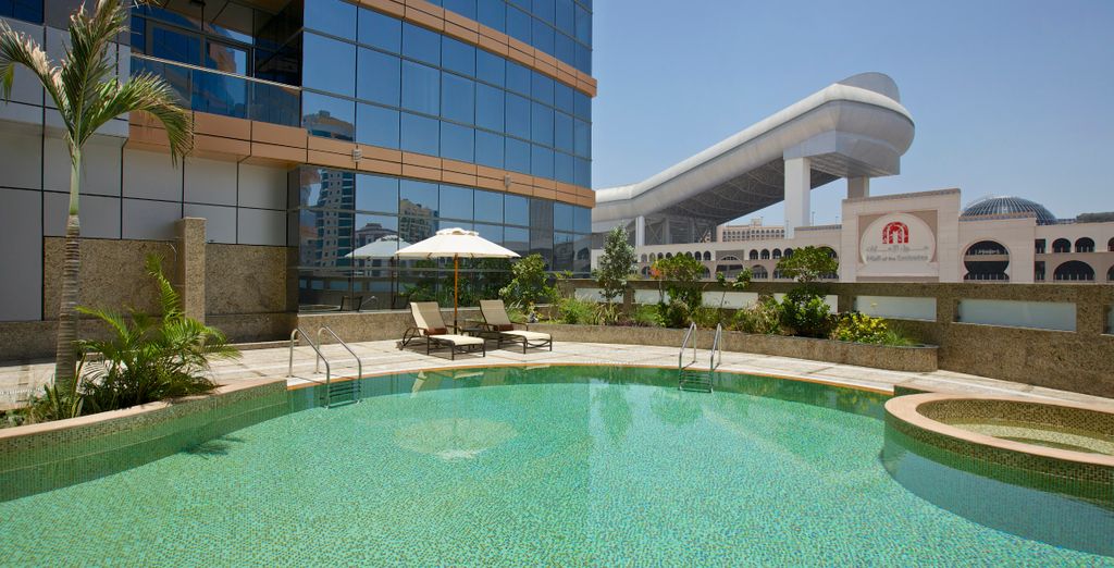 Doubletree by Hilton Hotel & Residence Al Barsha MOE 4* + Radisson Blu Yas Island 4*