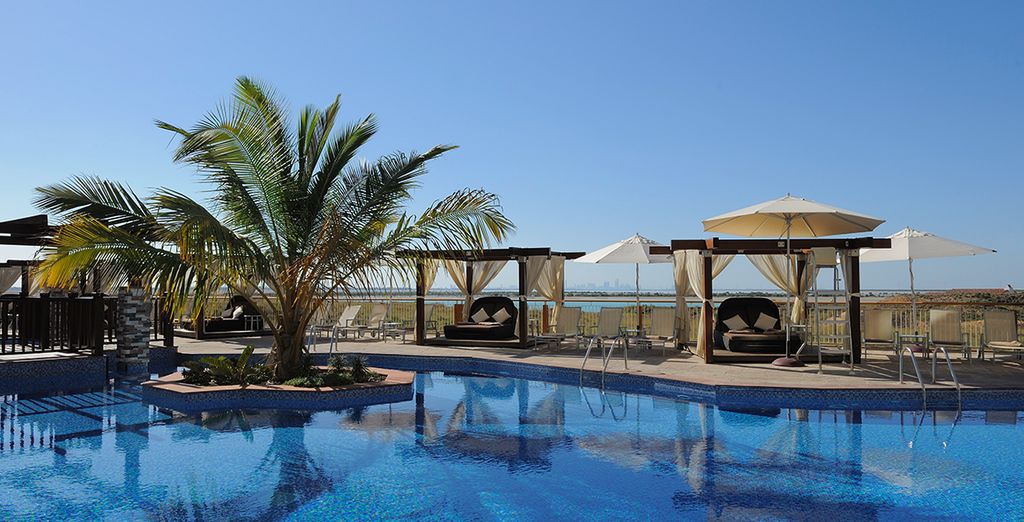 Hilton Garden Inn Moe 4* + Radisson Blu Yas Island 4*