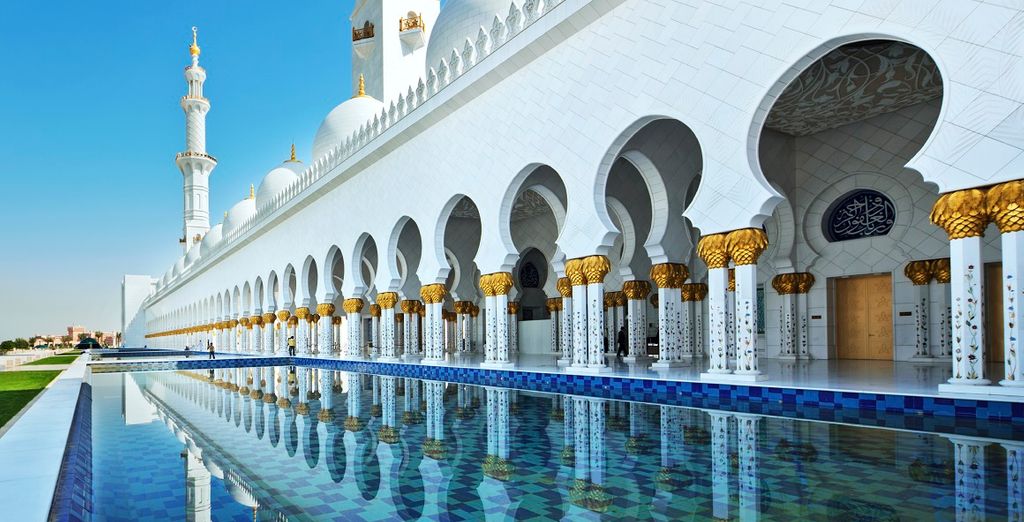 Al Bustan Palace, A Ritz Carlton Hotel 5* con possibile soggiorno a Abu Dhabi