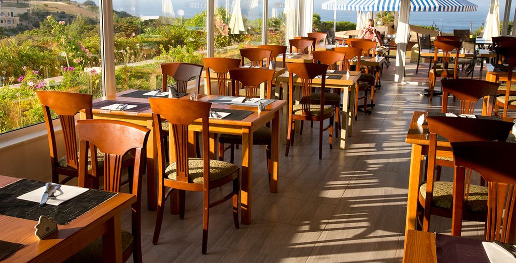 Ramada by Wyndham Lisbon 4* + Hotel Baía Cristal Beach & Spa Resort 4*