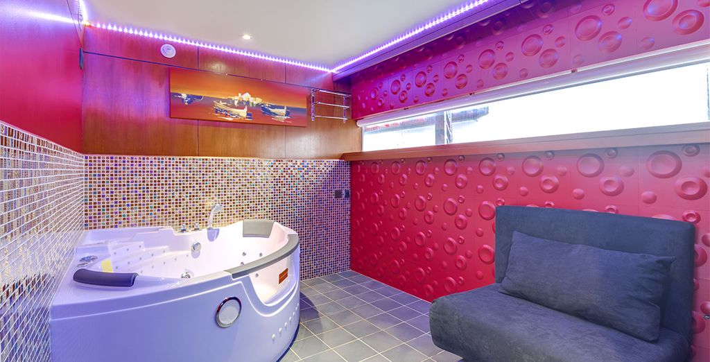 VIP Paris Yacht Hotel 4*
