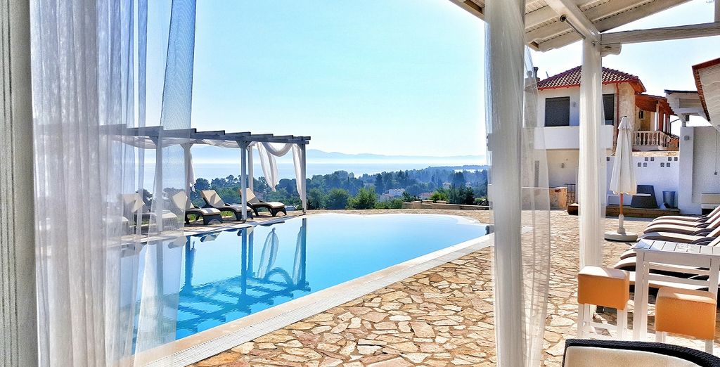 Bungalow White Luxury Apartments