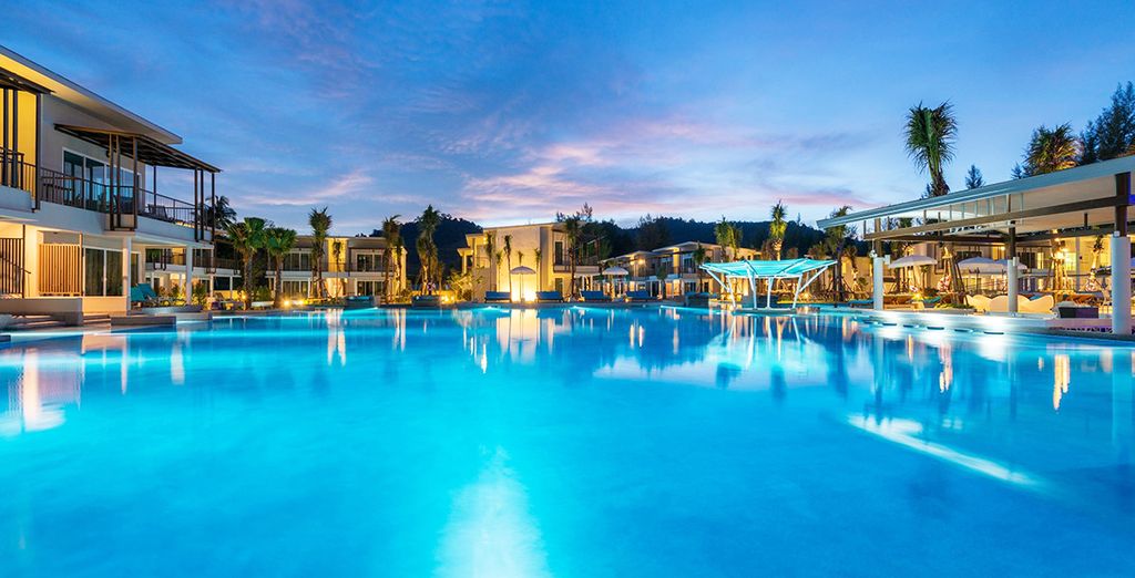 Mai House Patong Hill 5* & Holiday Inn Phi Phi Island 4* & The Waters  Khao Lak 4*