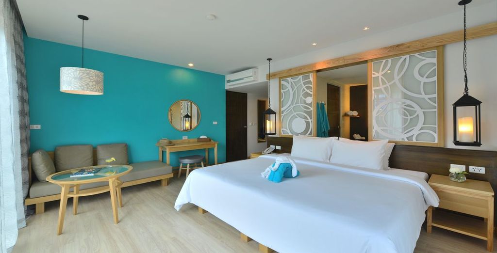 Mai House Patong Hill 5* & Holiday Inn Phi Phi Island 4* & The Waters  Khao Lak 4*