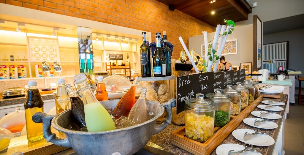 Mai House Patong Hill 5* & Holiday Inn Phi Phi Island 4* & The Waters  Khao Lak 4*