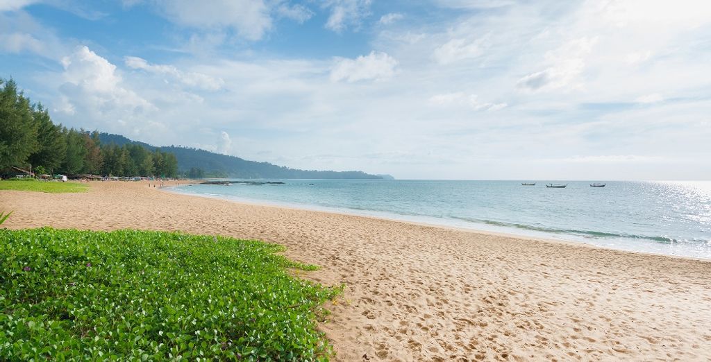 Mai House Patong Hill 5* & Holiday Inn Phi Phi Island 4* & The Waters  Khao Lak 4*
