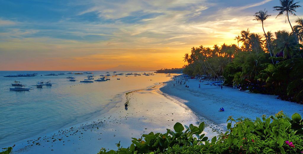 Crowne Plaza Festival City 5* + Diamond Hotel Philippines 5* & South Palms Resort 4*