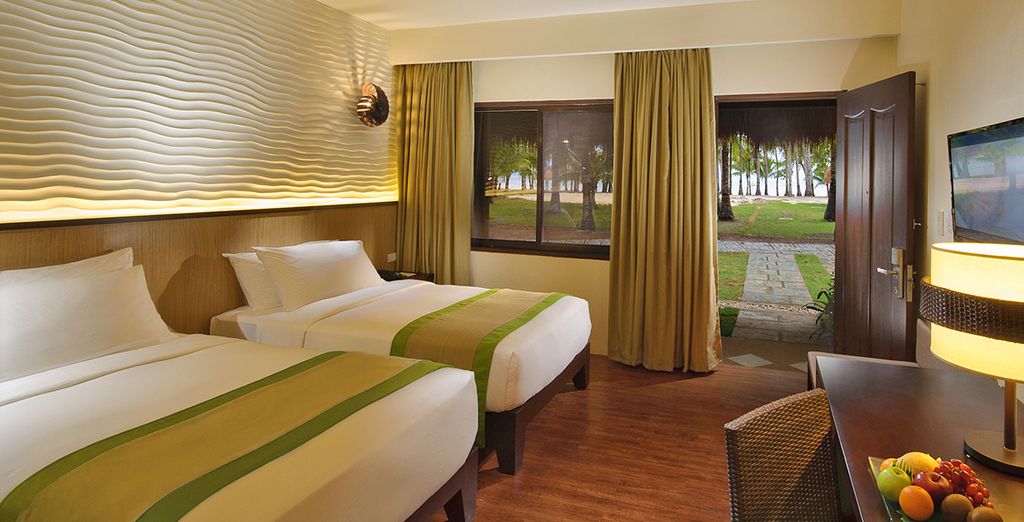 Crowne Plaza Festival City 5* + Diamond Hotel Philippines 5* & South Palms Resort 4*