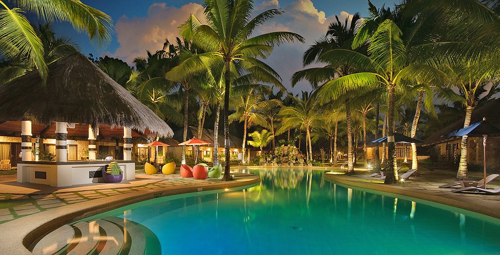 Crowne Plaza Festival City 5* + Diamond Hotel Philippines 5* & South Palms Resort 4*
