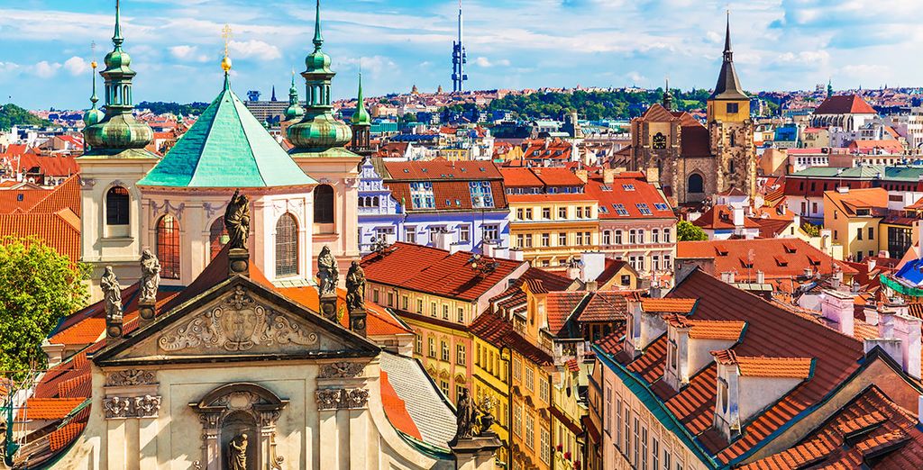 Panorama della città di Praga e della sua colorata architettura