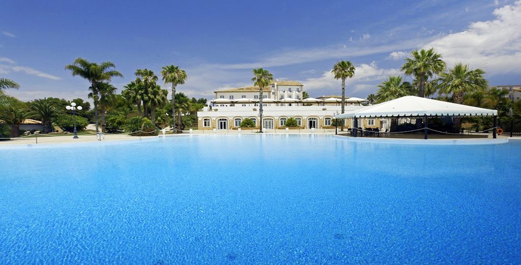 Kaos Hotel 4*
