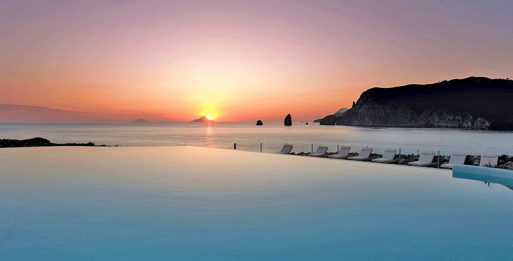 Therasia Resort Sea & Spa 5*