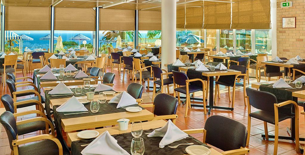 Ramada by Wyndham Lisbon 4* + Hotel Baía Cristal Beach & Spa Resort 4*