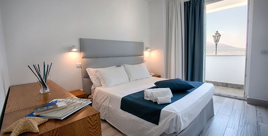Hotel di lusso con una confortevole camera doppia 4 stelle, con vista panoramica su Sorrento e vicino a tutte le attività