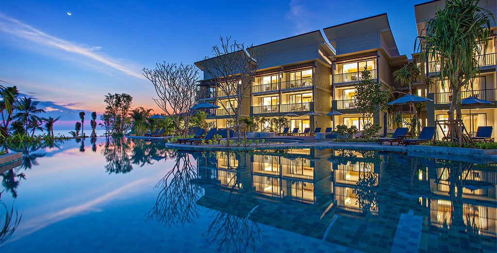 Maikhao Beach & Holiday Inn Phi Phi & Bangsak Merlin