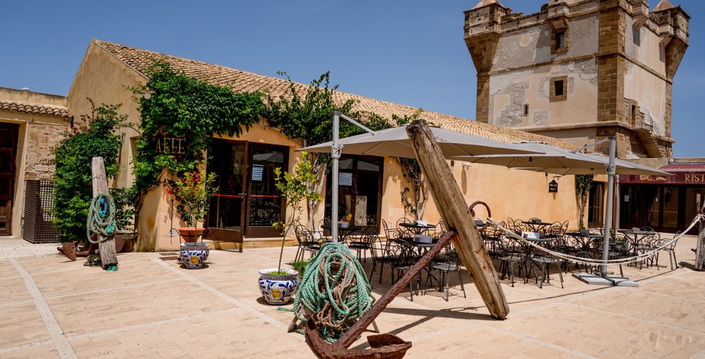 Villa Favorita 4* + Room of Andrea con possibile estensione alla Tonnara di Bonagia