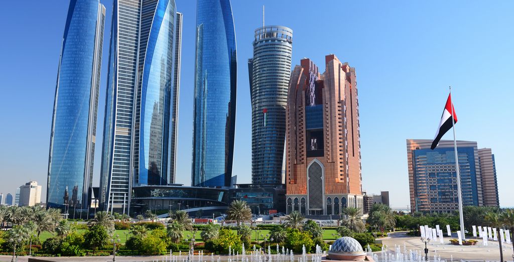 Al Bustan Palace, A Ritz Carlton Hotel 5* con possibile soggiorno a Abu Dhabi