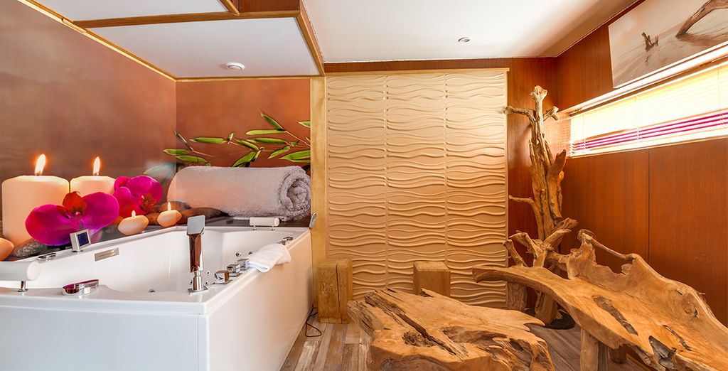 VIP Paris Yacht Hotel 4*