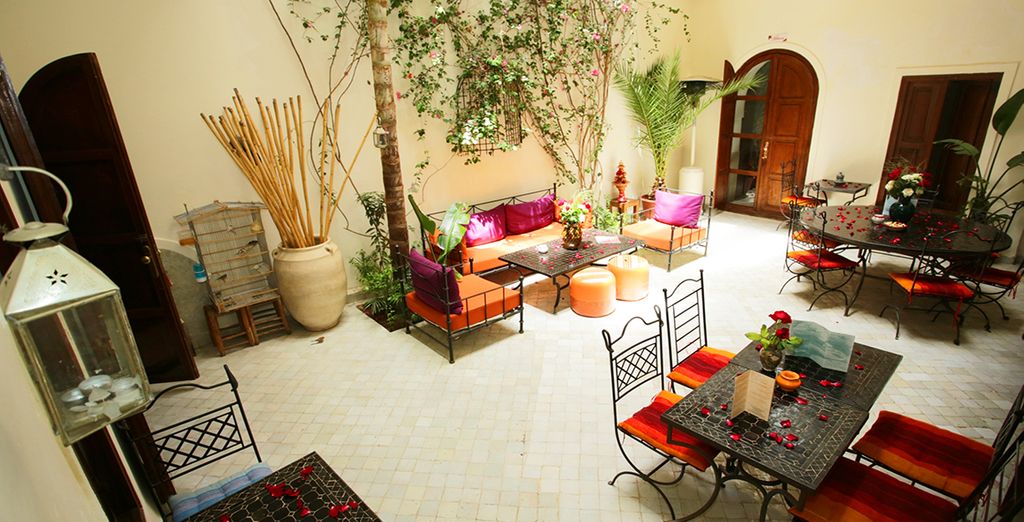 Riad White Flowers