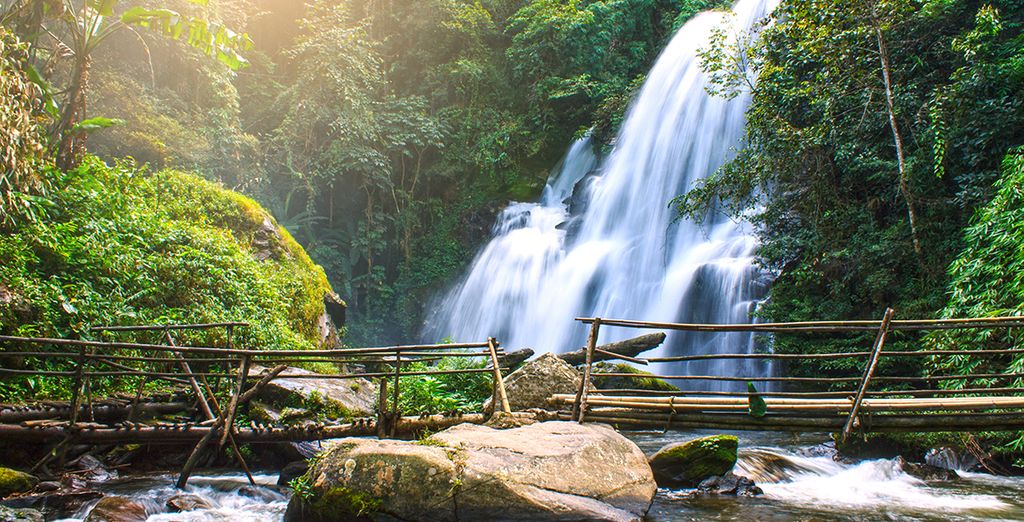 Tour a Nord di Bangkok + Chanalai Flora Resort Phuket 4*