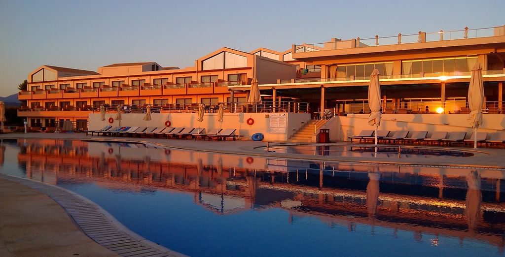 Kiani Beach Resort 5*