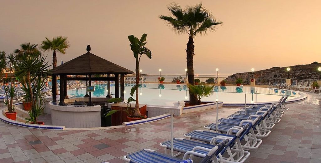 Coastline Hotel 4*