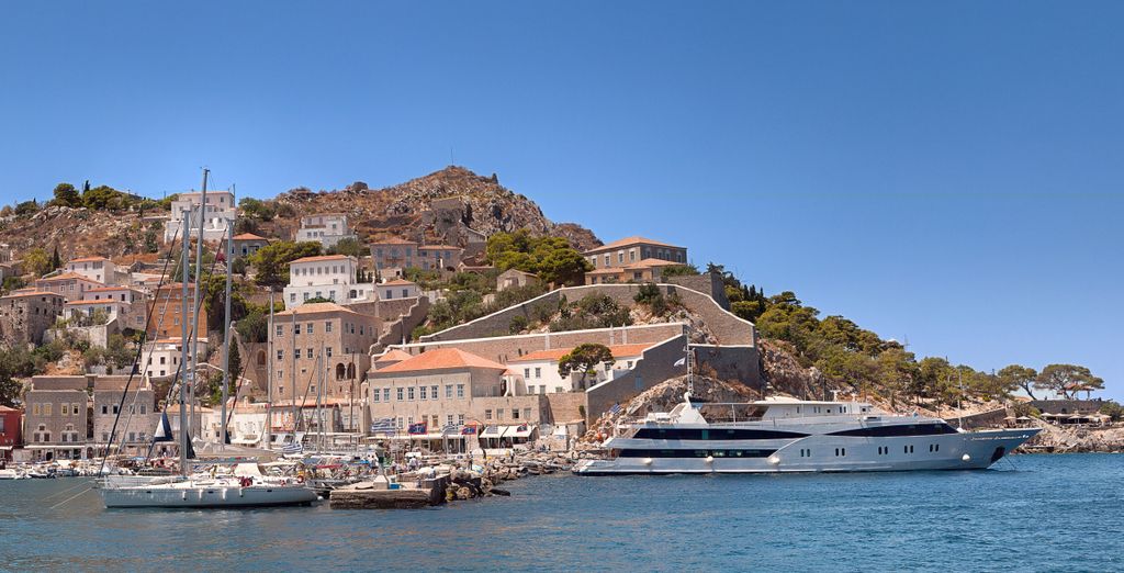 Adults-only yacht cruise through the Cyclades – Mykonos