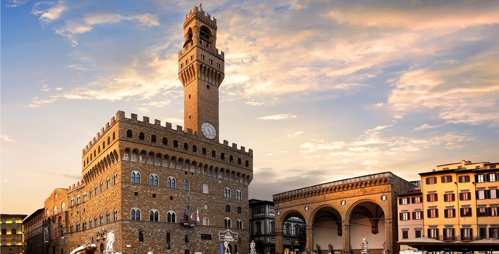 Walk aroung the Piazza della Signoria in Florence