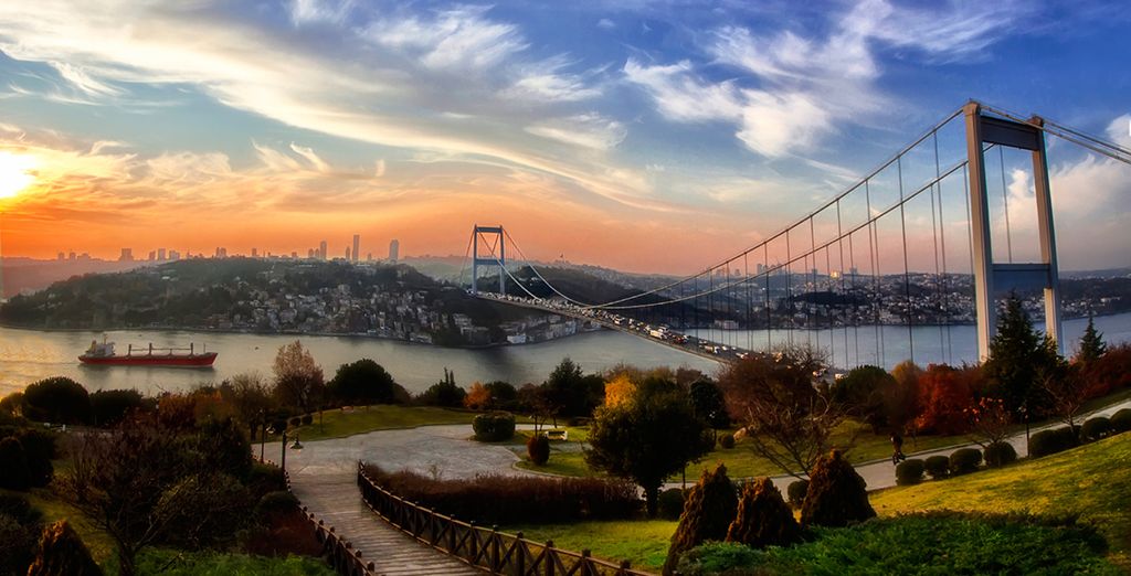 Discover Istanbul, a city mixed between modernity and historical heritage