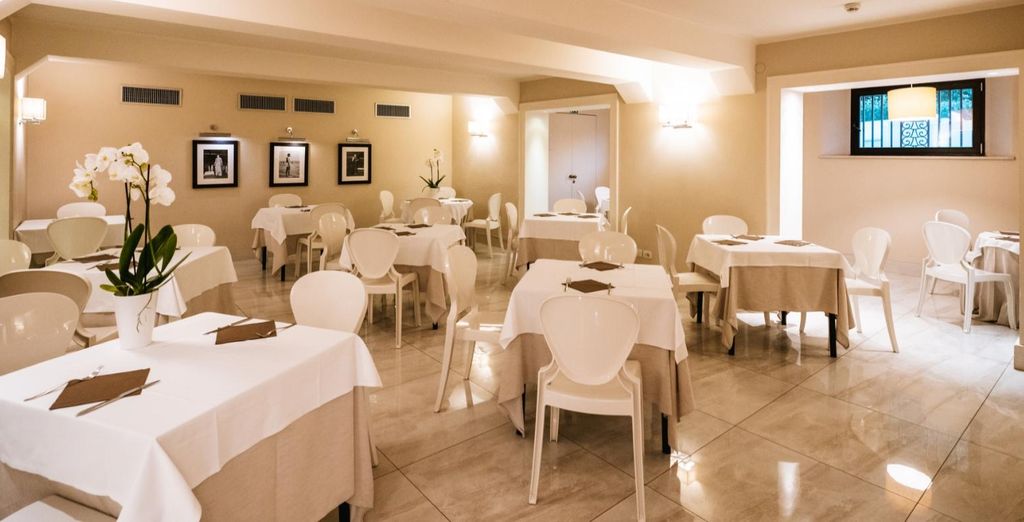 Hotel De La Ville 4*