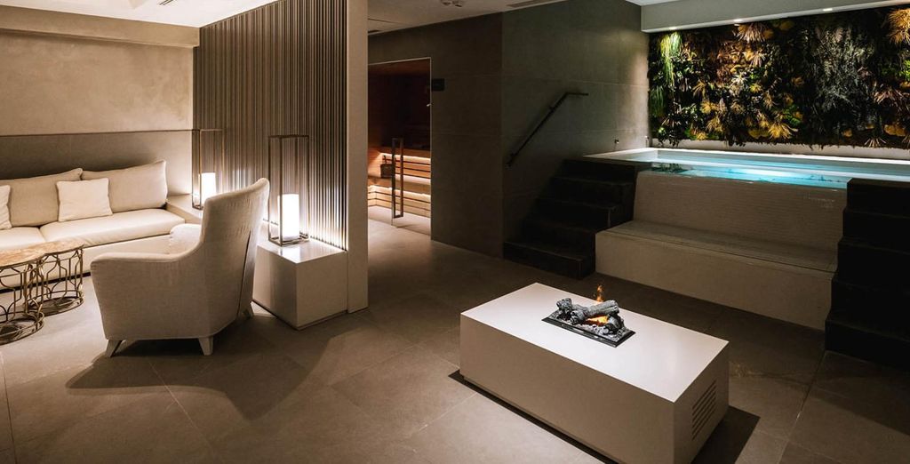 Hotel De La Ville 4*