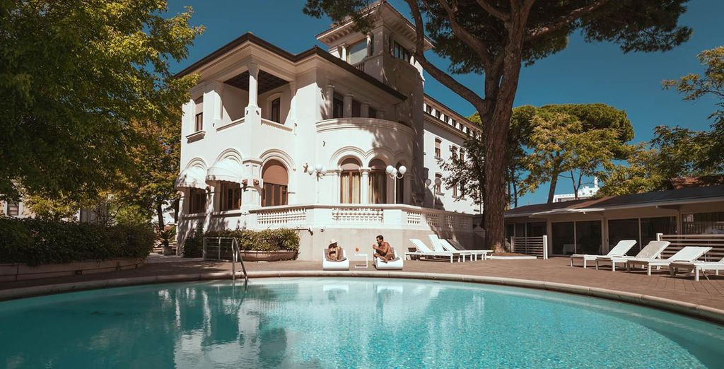 Hotel De La Ville 4*