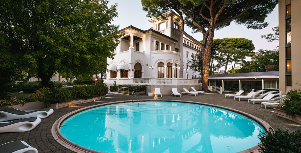 Hotel De La Ville 4*