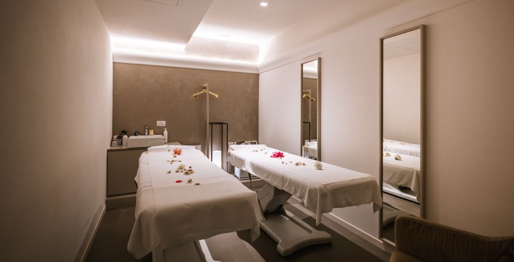 Hotel De La Ville 4*