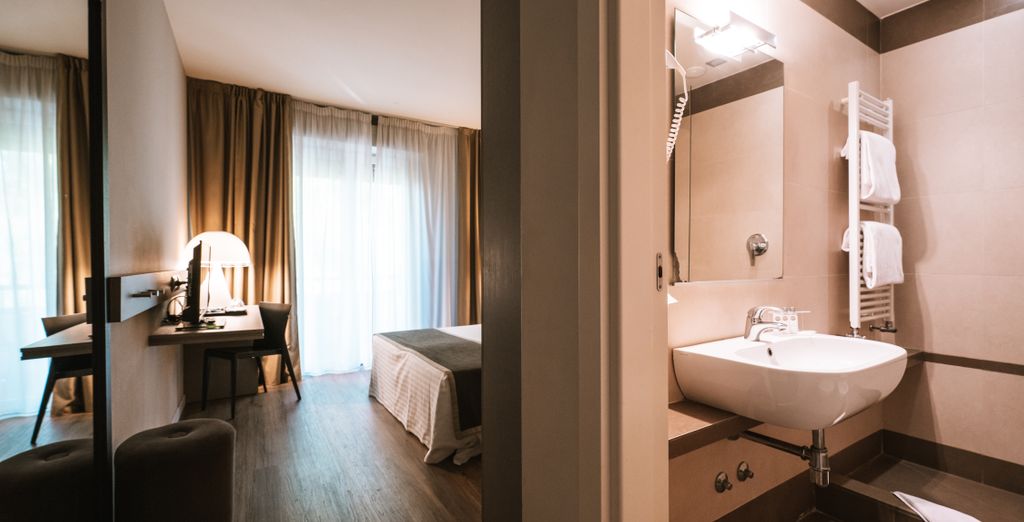 Hotel De La Ville 4*