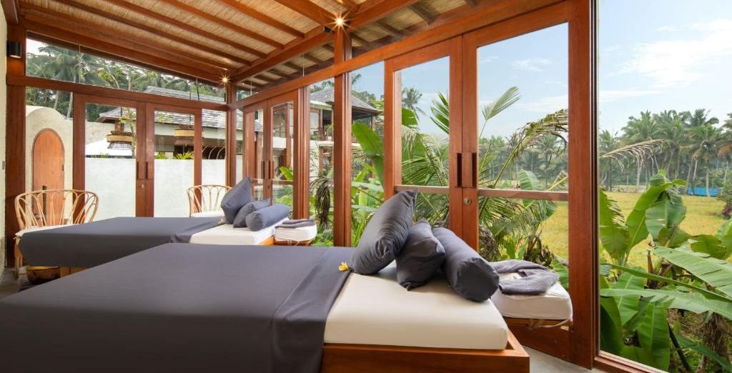 Asvara Luxury Resort & Spa Ubud 5*, Royal Avila Boutique Resort 5* e The Leaf Jimbaran 5*